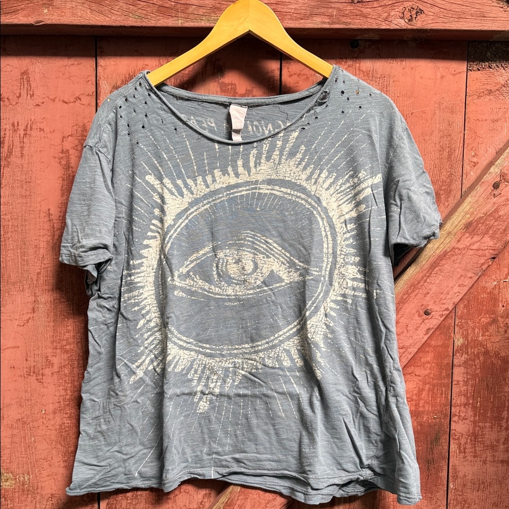 Magnolia Pearl Gray Eye Graphic Tee